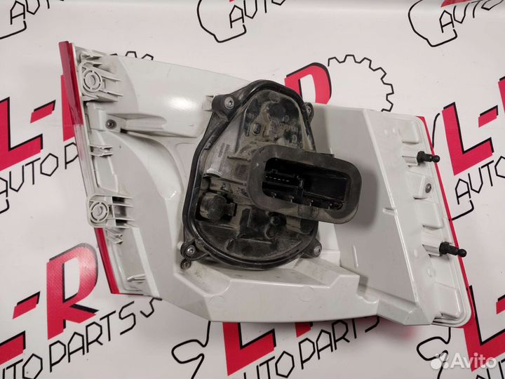 Оригинальный правый фонарь на skoda a7 рестайлинг