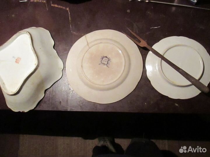 Дореволюционные тарелки и вилка