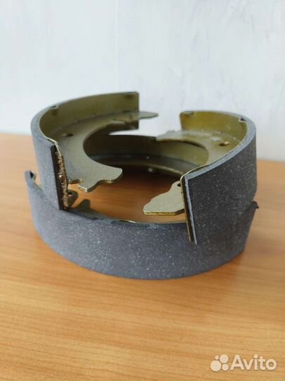 Колодки барабанного тормоза с накладками в сборе