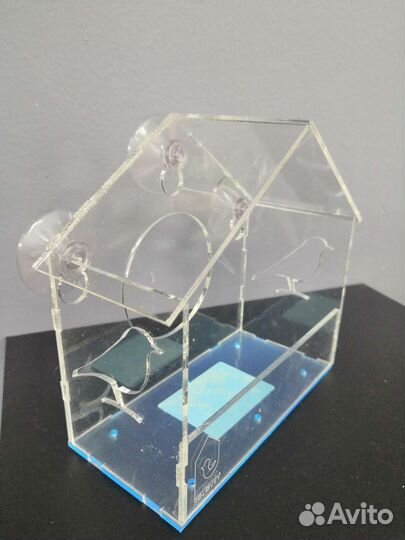 Кормушка для птиц на окно