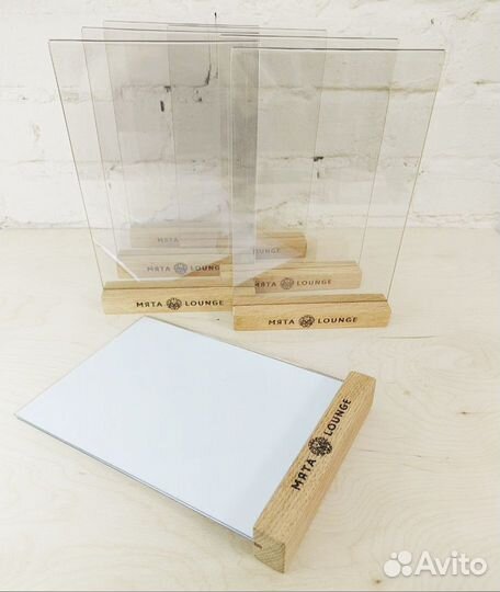 Деревянные менюхолдеры тейбл тенты с гравировкой