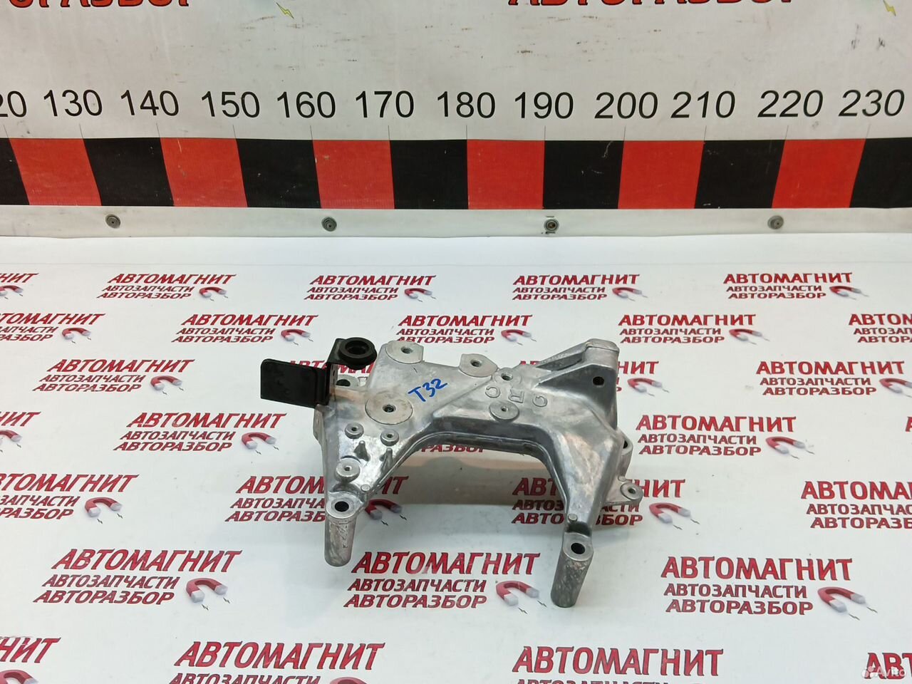 Кронштейн двигателя Ниссан Икстрейл Т32 Rogue