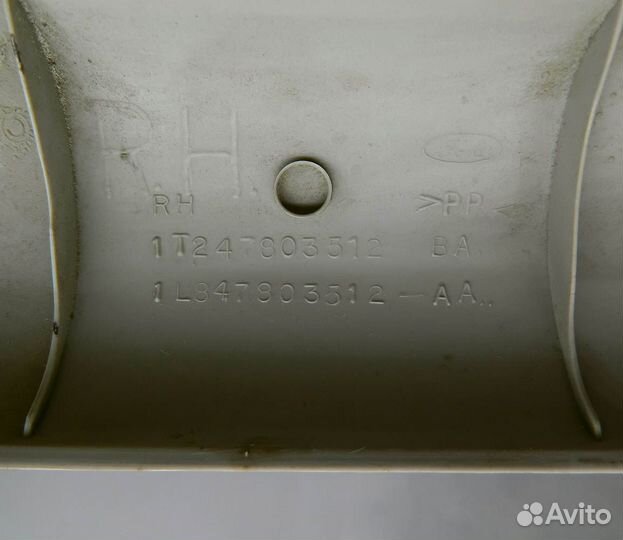 Обшивка стойки передней правой Ford Escape 1