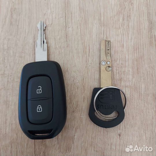 Ключ замка зажигания Renault Sandero