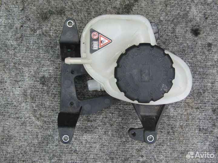 Расширительный бачок охлажден. турбин Mercedes 157