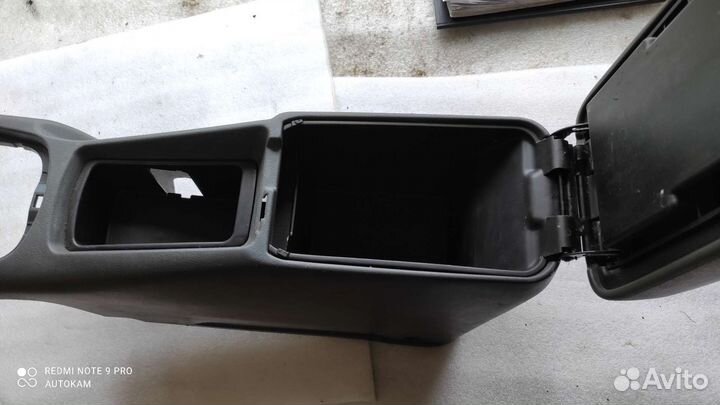 Подлокотник Mitsubishi legnum