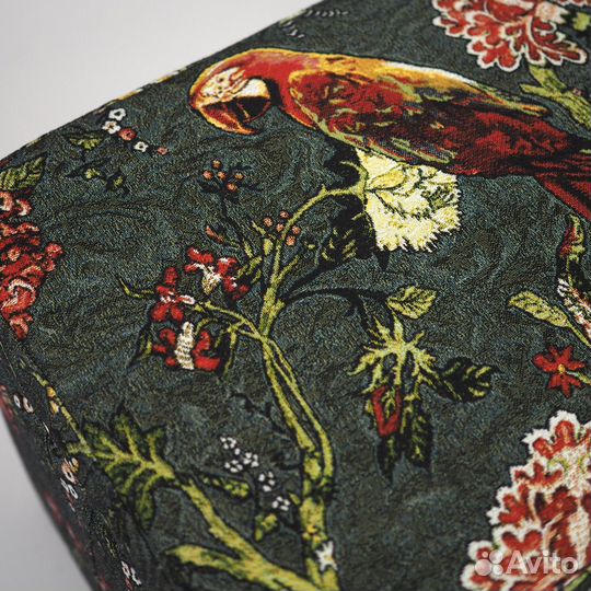 Банкетка с местом для хранения в гобелене попугаи