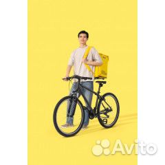 Курьер партнера сервиса Яндекс.Еда