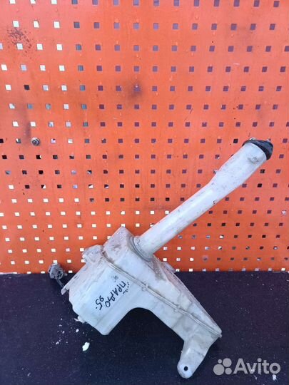 Бачок омывателя Toyota land cruiser Prado 95