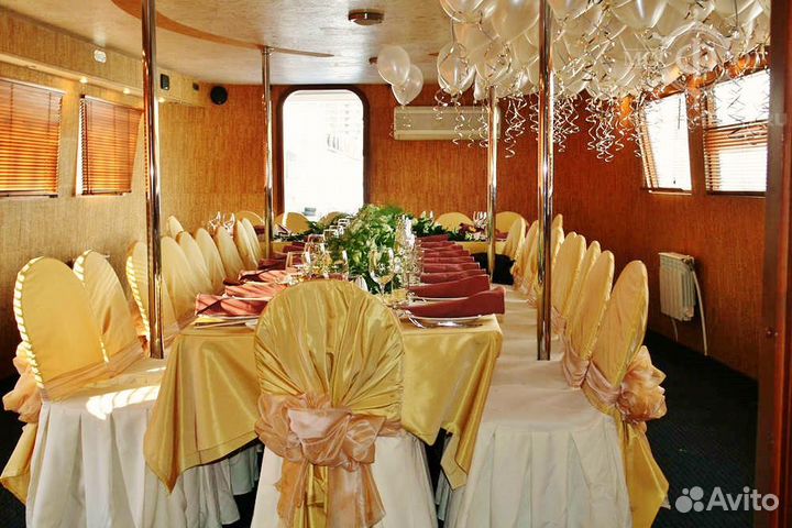 Теплоход Дельфин до 20 чел. Свободен в пт. и сб