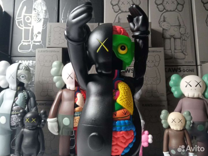 Коллекционная игрушка kaws