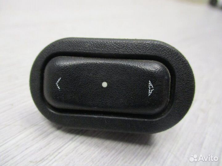 Блок управления стеклоподъемником задний левый