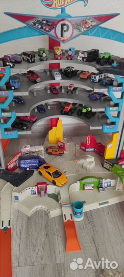 Игровой трэк парковка Хот Вилс Hot Wheels