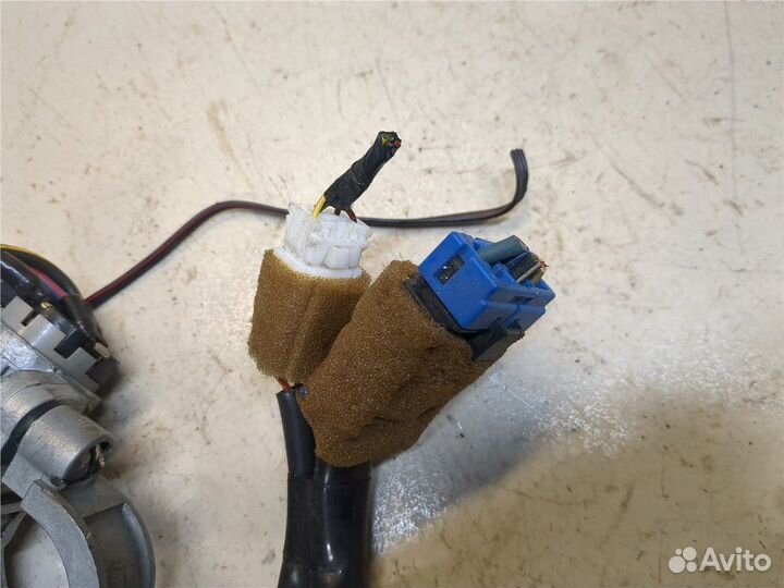 Замок зажигания Mitsubishi Montero Sport / Pajero