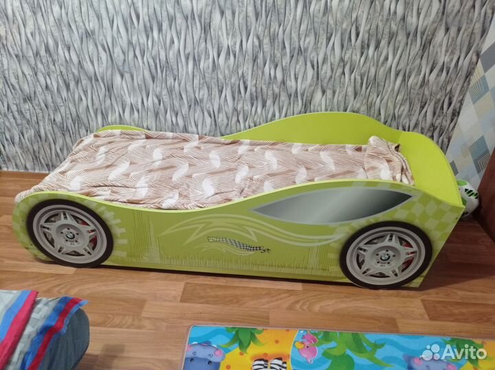 Детская кровать машина