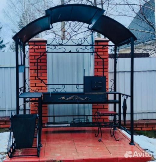 Мангал с крышей