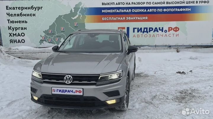 Накладка центральной консоли Volkswagen Tiguan (Mk