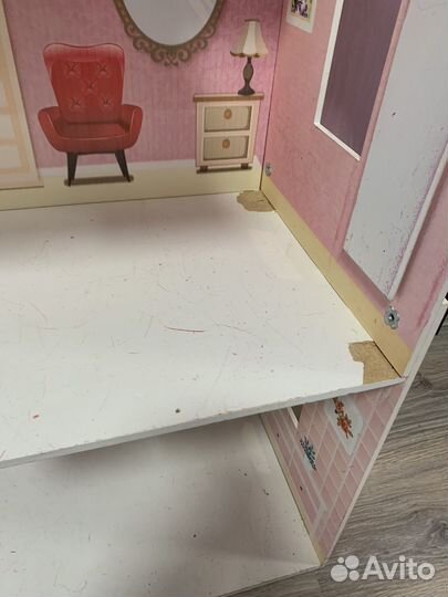 Большой кукольный домик с мебелью