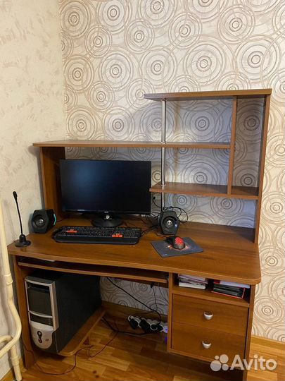 Компьютерный стол