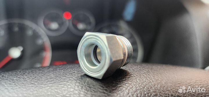 Штуцер насоса гур