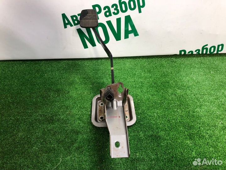 Педаль тормоза Nissan Almera N16 1.5 QG15 2005