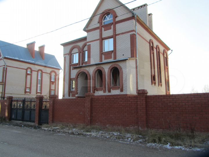 Коттедж 295,8 м² на участке 11,1 сот.