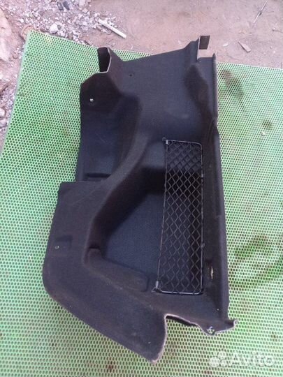 Обшивка багажника левая Mercedes-Benz C-Class W204