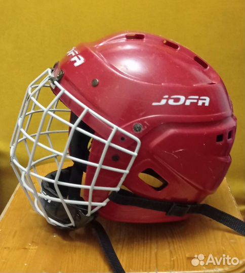 Хоккейный шлем