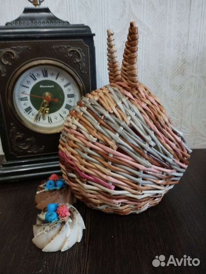 Ушастая корзина ручной работы из бумажной лозы