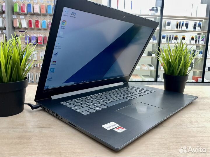 Большой ноутбук Lenovo для офиса