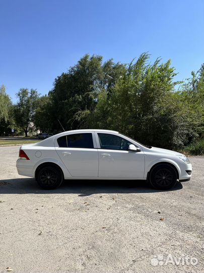 Opel Astra 1.8 МТ, 2011, 259 000 км