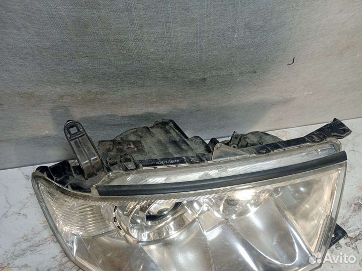 Фара правая Mitsubishi Pajero Sport 2