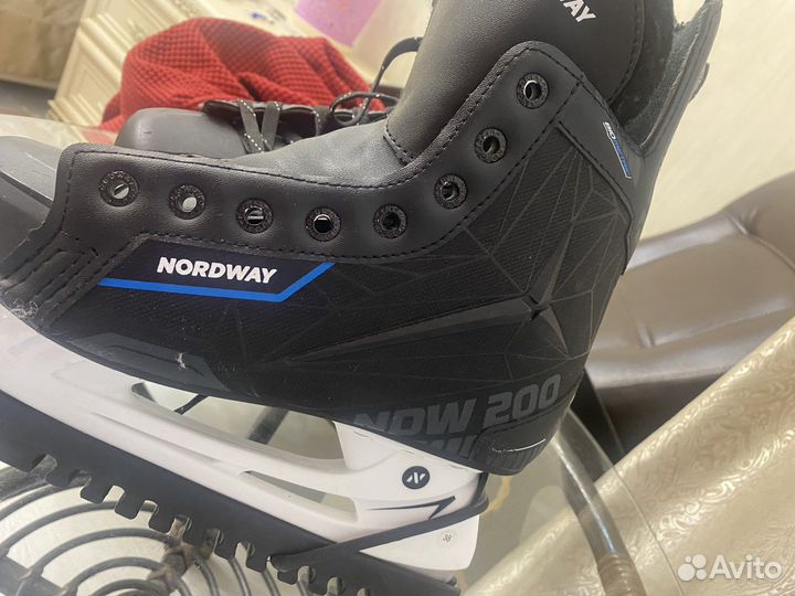 Коньки хоккейные