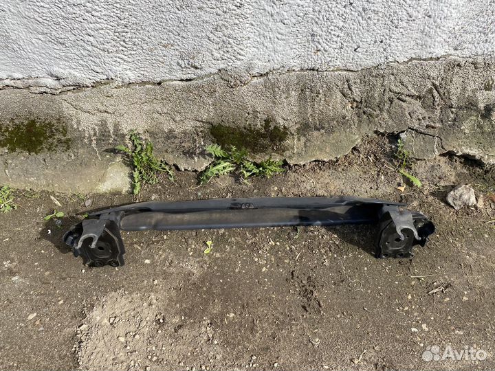 Усилитель переднего бампера Volkswagen Touareg