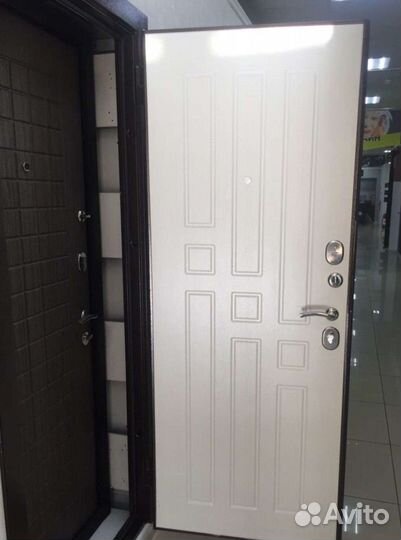 Входная дверь для улицы в наличии