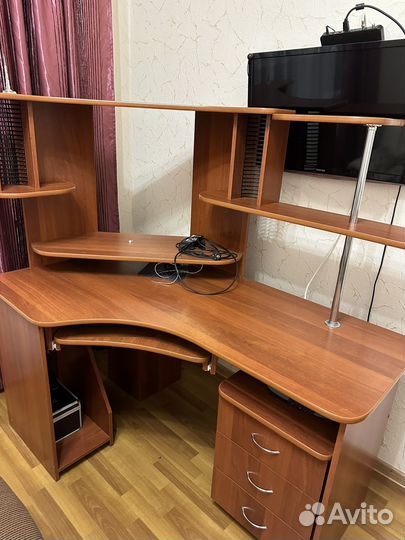 Письменный стол с тумбочкой бу