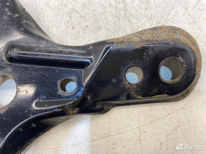 Кронштейн передний правый Mazda 6 седан GG 2.0