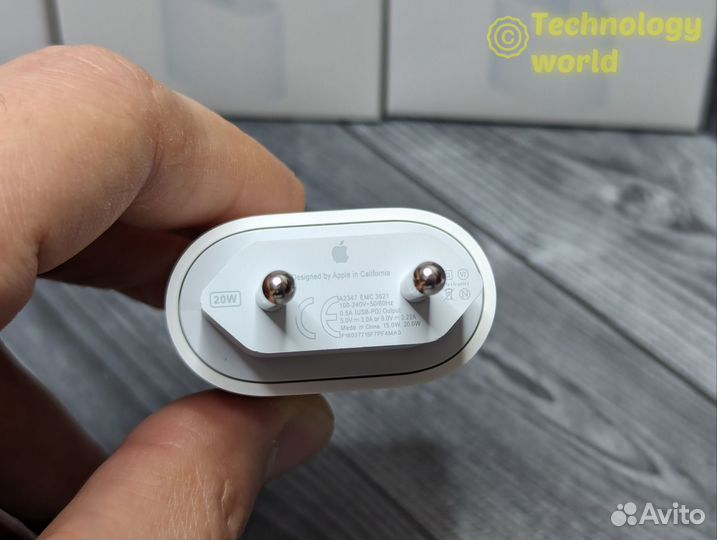 Оригинальный блок iPhone 20 w