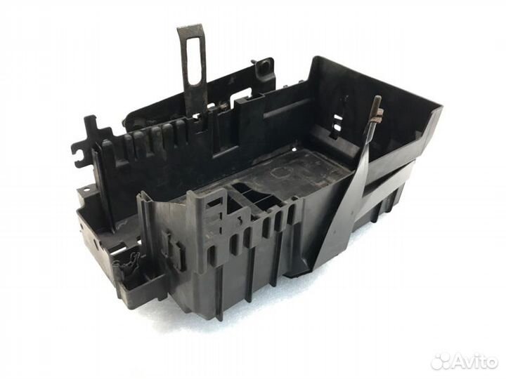 Площадка аккумулятора Chevrolet Cruze седан 1.8