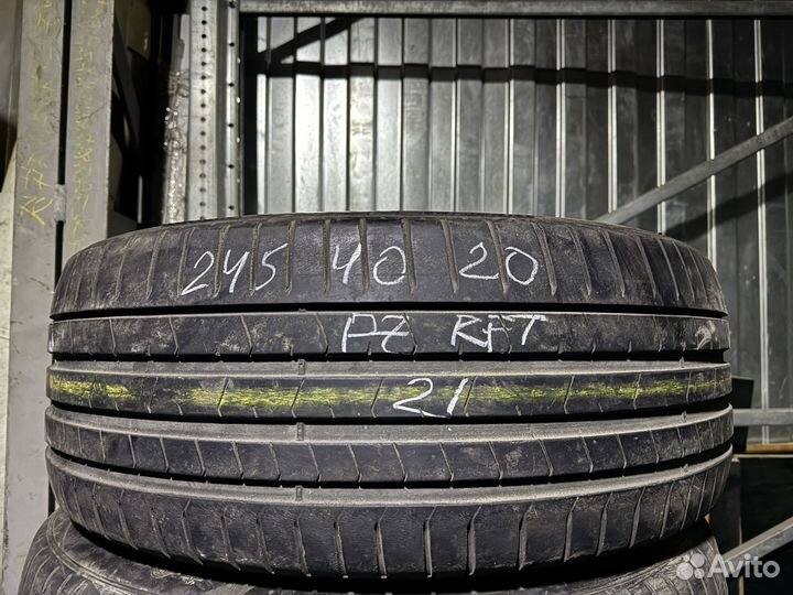 Pirelli P Zero PZ4 245/40 R20 и 275/35 R20