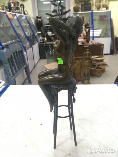 Статуэтка бронза Европа Девушка на стуле ню