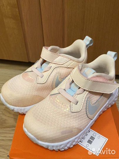 Кроссовки для девочки