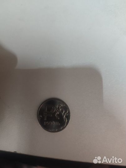Монета 1 рубль с буквой р