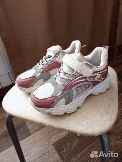 Кроссовки для девочки