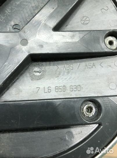 Эмблема крышки багажника Volkswagen Touareg 7L