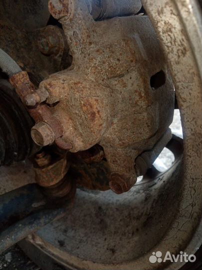 Суппорт тормозной передний toyota BB 1nzfe 2001