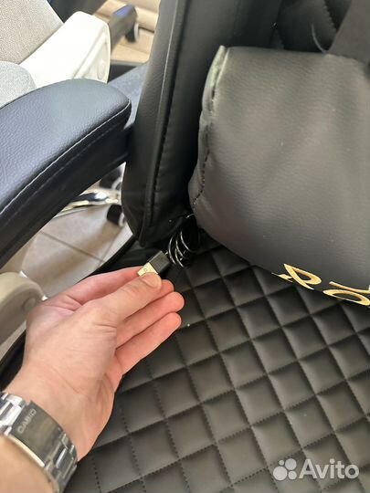 Компьютерное кресло черное