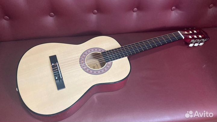 Классическая гитара 3/4 новая с коробкой