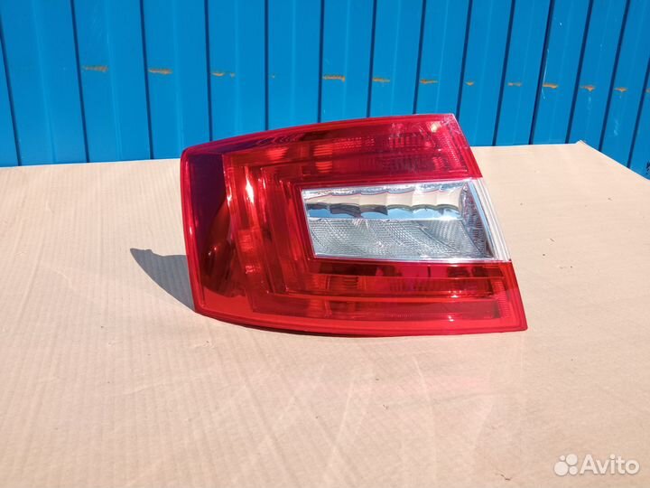 Фонарь задний левый Skoda Octavia A7
