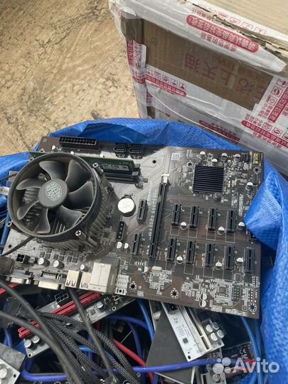 Материнская плата на 12 карт